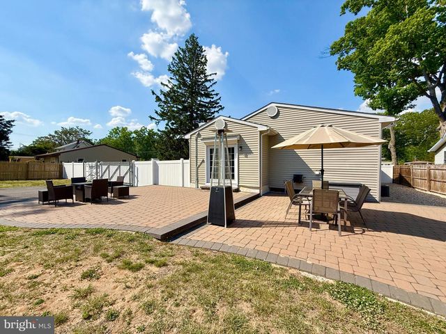 16 E 9TH AVE, Pine Hill, NJ 08021