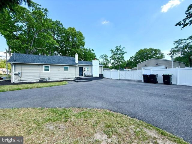 16 E 9TH AVE, Pine Hill, NJ 08021