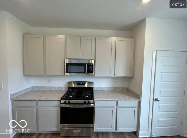 2274 S Stonehill Way, New Palestine, IN 46163