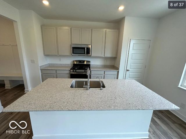 2274 S Stonehill Way, New Palestine, IN 46163