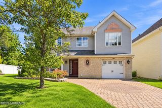 50 Glen Oaks Court, Old Bridge, NJ 08857