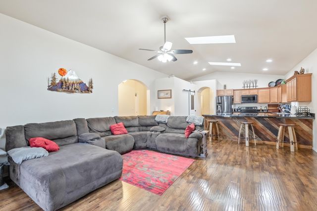 1360 SW 27th Street, Redmond, OR 97756