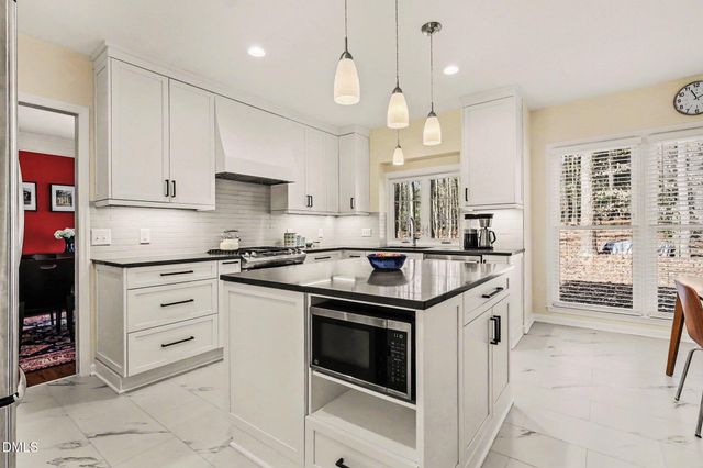 102 Woodshire Lane, Chapel Hill, NC 27514