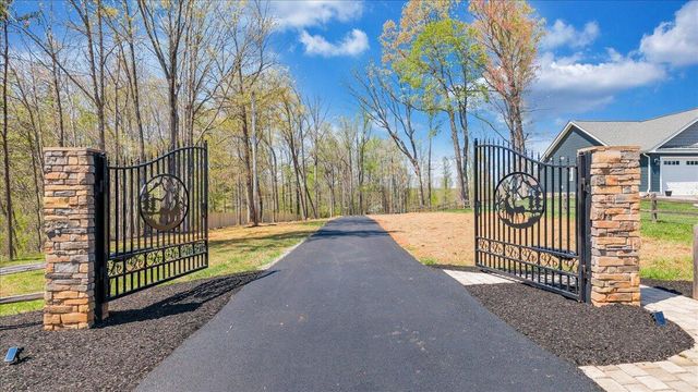 483 Morewood RD, Hardy, VA 24101