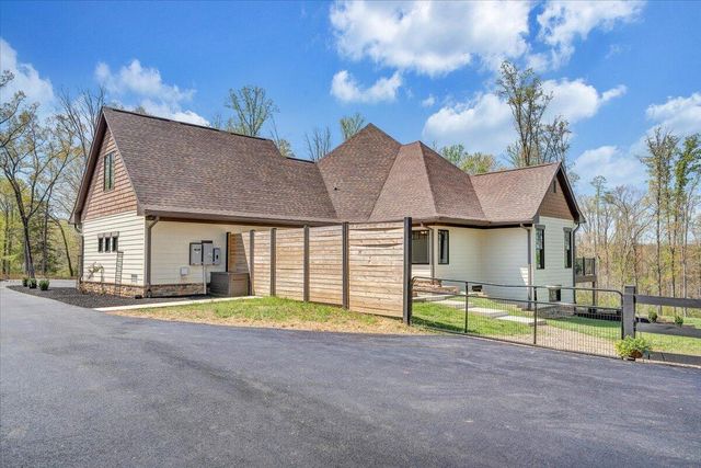 483 Morewood RD, Hardy, VA 24101