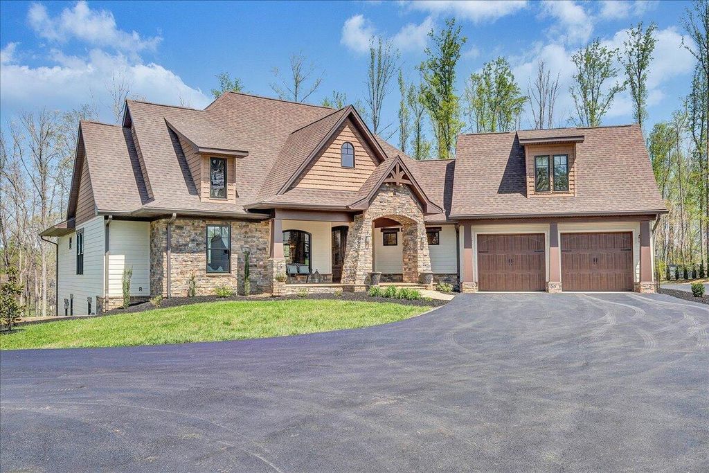 483 Morewood RD, Hardy, VA 24101