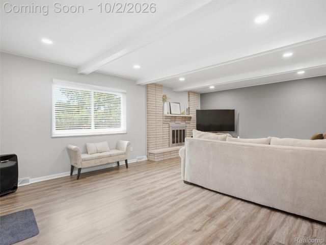 27901 Grobbel Drive, Warren, MI 48092