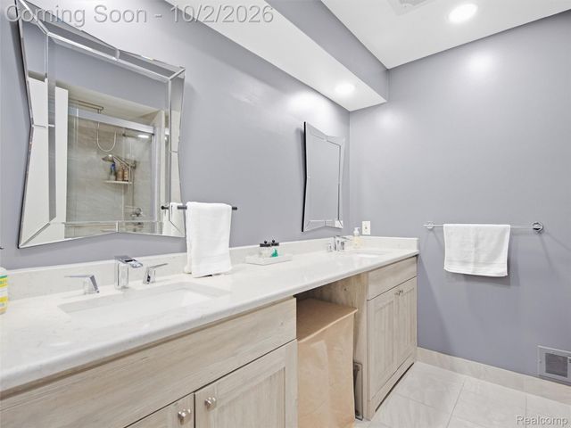27901 Grobbel Drive, Warren, MI 48092