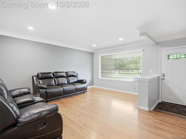 27901 Grobbel Drive, Warren, MI 48092
