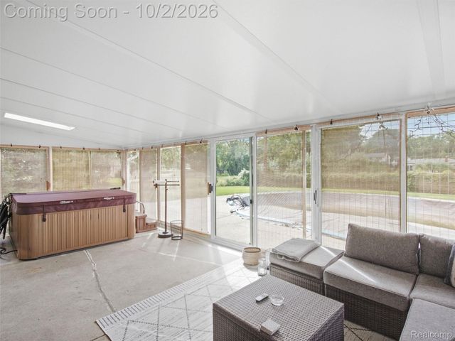 27901 Grobbel Drive, Warren, MI 48092