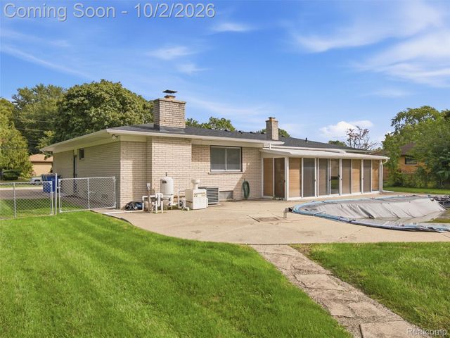 27901 Grobbel Drive, Warren, MI 48092
