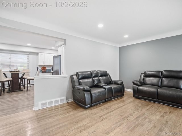 27901 Grobbel Drive, Warren, MI 48092