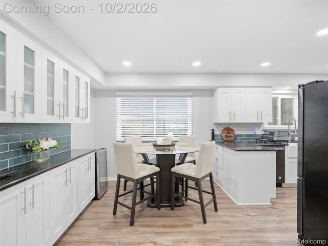 27901 Grobbel Drive, Warren, MI 48092
