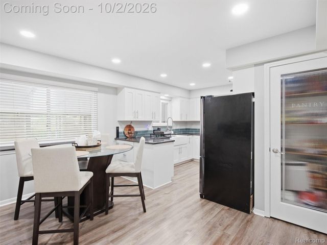 27901 Grobbel Drive, Warren, MI 48092