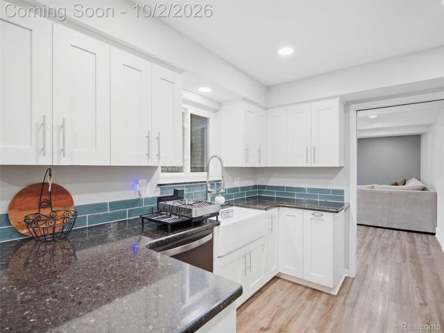 27901 Grobbel Drive, Warren, MI 48092