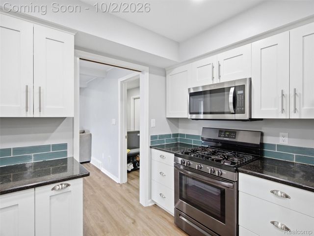 27901 Grobbel Drive, Warren, MI 48092
