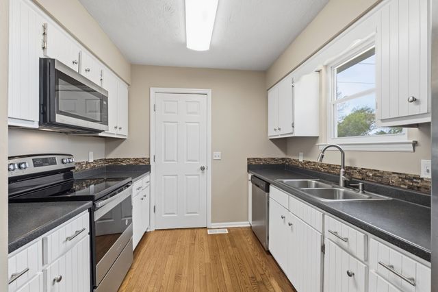 5944 S New Hope Rd, Hermitage, TN 37076