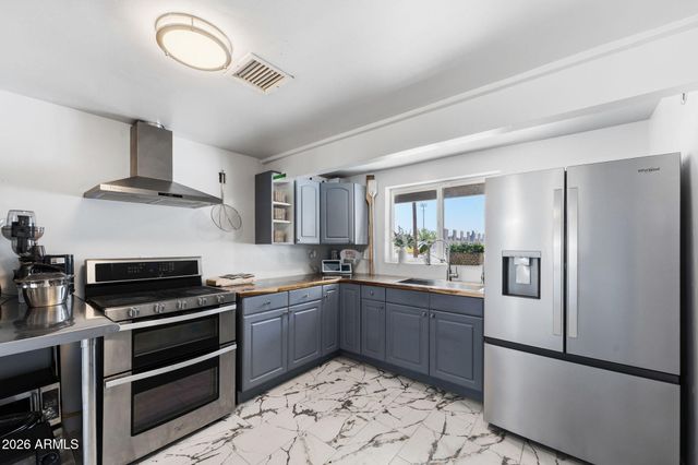 810 W RIO SALADO Parkway, Mesa, AZ 85201