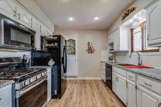 1312 E Warren Ave, Derby, KS 67037