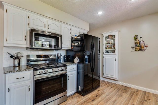1312 E Warren Ave, Derby, KS 67037