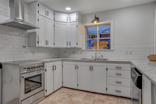 411 W Taylor Street, Sherman, TX 75092