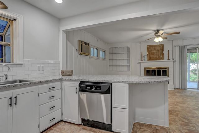 411 W Taylor Street, Sherman, TX 75092