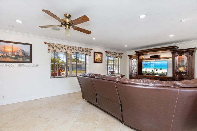 8121 SW 203rd St, Cutler Bay, FL 33189