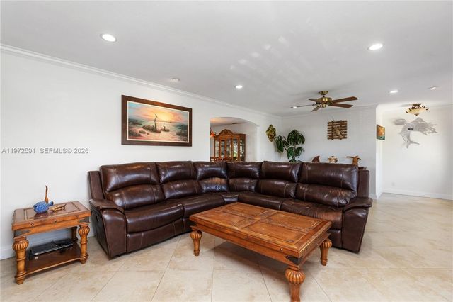 8121 SW 203rd St, Cutler Bay, FL 33189