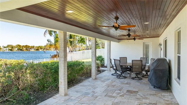 8121 SW 203rd St, Cutler Bay, FL 33189