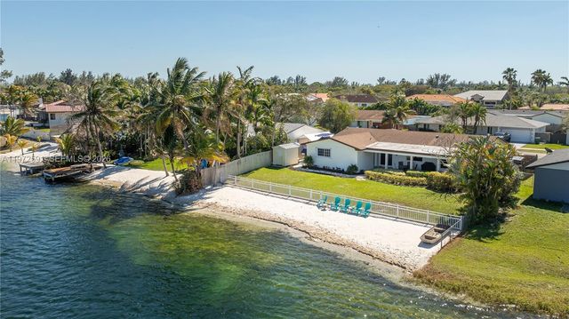 8121 SW 203rd St, Cutler Bay, FL 33189