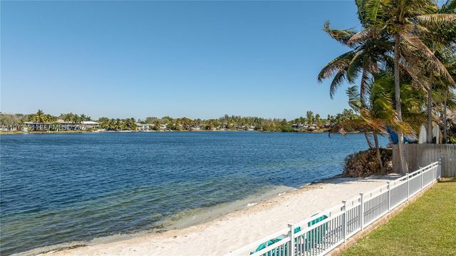 8121 SW 203rd St, Cutler Bay, FL 33189