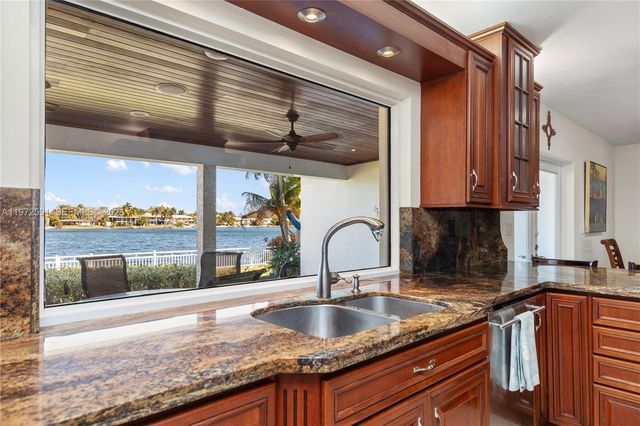 8121 SW 203rd St, Cutler Bay, FL 33189