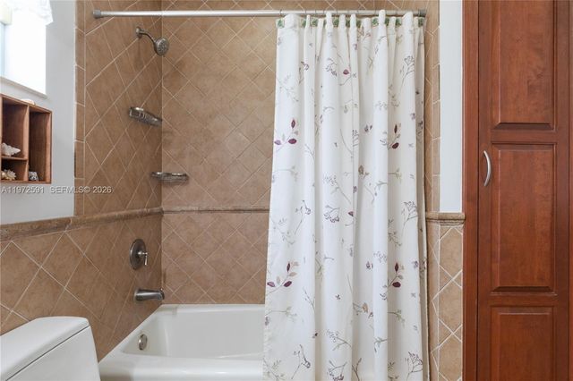 8121 SW 203rd St, Cutler Bay, FL 33189