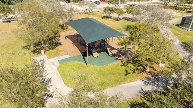 8121 SW 203rd St, Cutler Bay, FL 33189