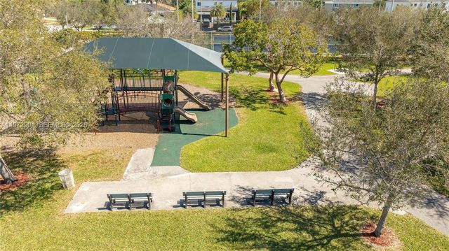 8121 SW 203rd St, Cutler Bay, FL 33189