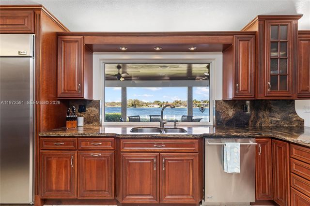 8121 SW 203rd St, Cutler Bay, FL 33189