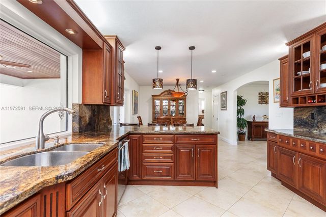 8121 SW 203rd St, Cutler Bay, FL 33189