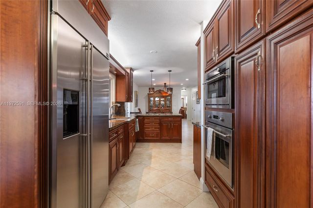 8121 SW 203rd St, Cutler Bay, FL 33189