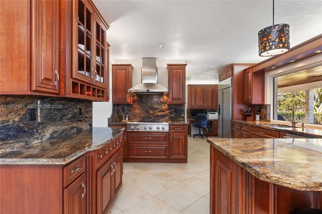 8121 SW 203rd St, Cutler Bay, FL 33189