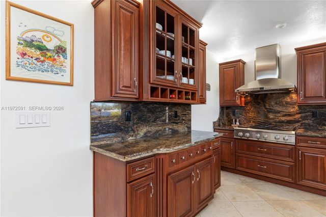 8121 SW 203rd St, Cutler Bay, FL 33189