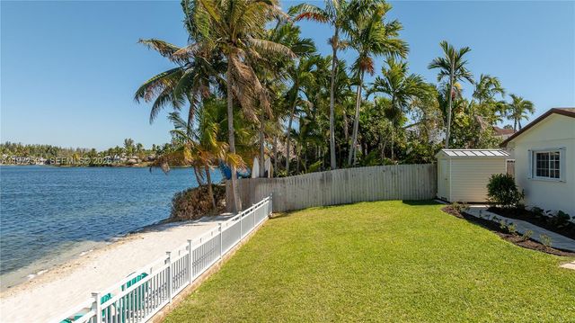 8121 SW 203rd St, Cutler Bay, FL 33189