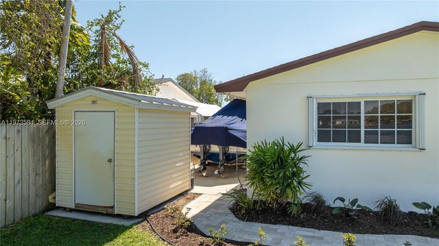 8121 SW 203rd St, Cutler Bay, FL 33189