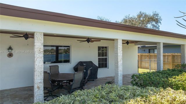 8121 SW 203rd St, Cutler Bay, FL 33189