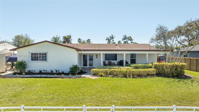 8121 SW 203rd St, Cutler Bay, FL 33189