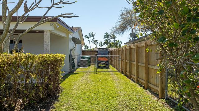 8121 SW 203rd St, Cutler Bay, FL 33189