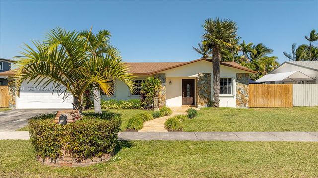 8121 SW 203rd St, Cutler Bay, FL 33189