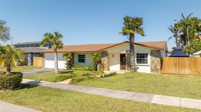 8121 SW 203rd St, Cutler Bay, FL 33189