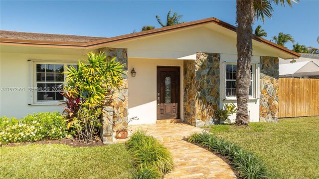 8121 SW 203rd St, Cutler Bay, FL 33189