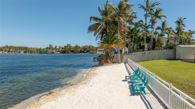 8121 SW 203rd St, Cutler Bay, FL 33189