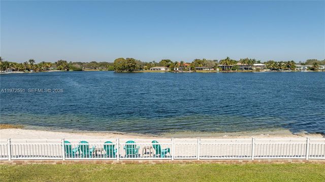 8121 SW 203rd St, Cutler Bay, FL 33189